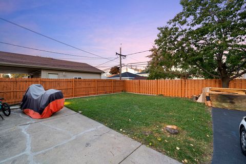 Tiny photo for 1941 N 19th Avenue #2, Melrose Park, IL 60160 (MLS # 12511516)