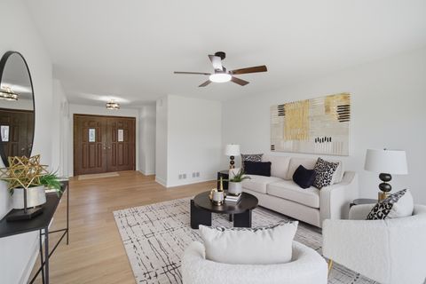 Tiny photo for 28 Windemere Lane, South Barrington, IL 60010 (MLS # 12656013)