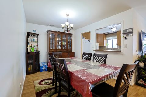 Tiny photo for 1030 Cottonwood Court #2A, Wheeling, IL 60090 (MLS # 12539705)