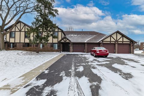 Photo of 1030 Cottonwood Court #2A, Wheeling, IL 60090 (MLS # 12539705)