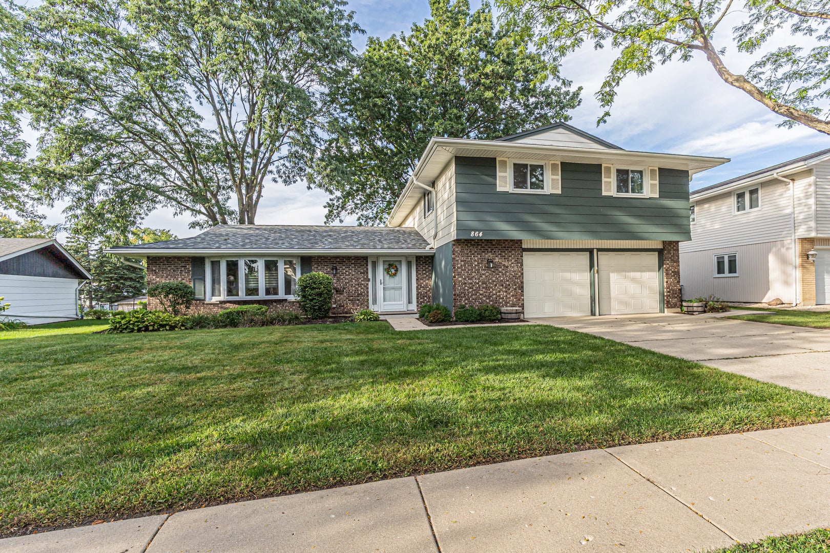 864 PINEHURST Lane