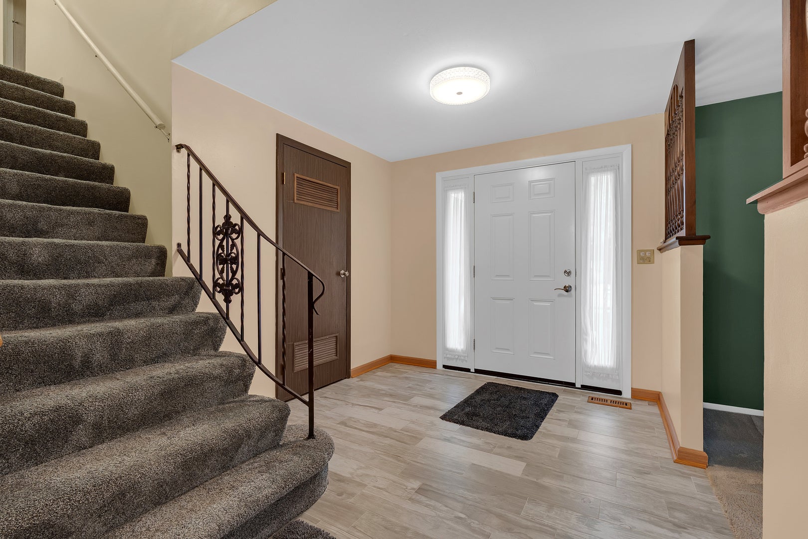 864 PINEHURST Lane