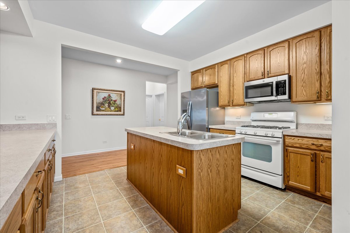 2905 CAROUSEL Court