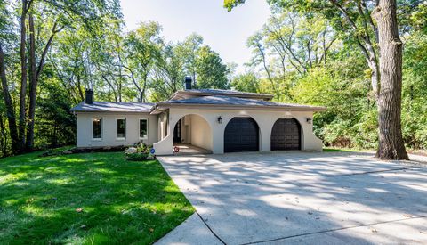 Photo of 21W405 WALNUT Road, Glen Ellyn, IL 60137 (MLS # 12490977)