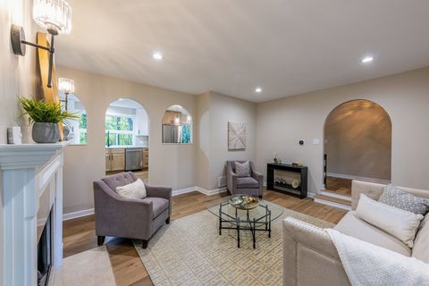 Tiny photo for 21W405 WALNUT Road, Glen Ellyn, IL 60137 (MLS # 12490977)