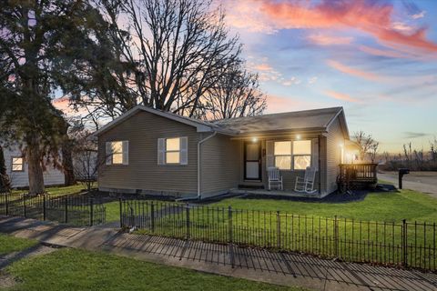 Tiny photo for 306 B W LYTLE Street, Newman, IL 61942 (MLS # 12571924)