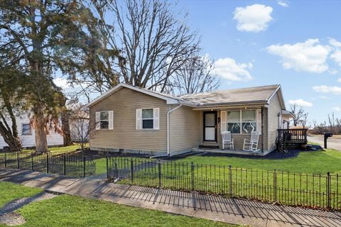 Photo of 306 B W LYTLE Street, Newman, IL 61942 (MLS # 12571924)