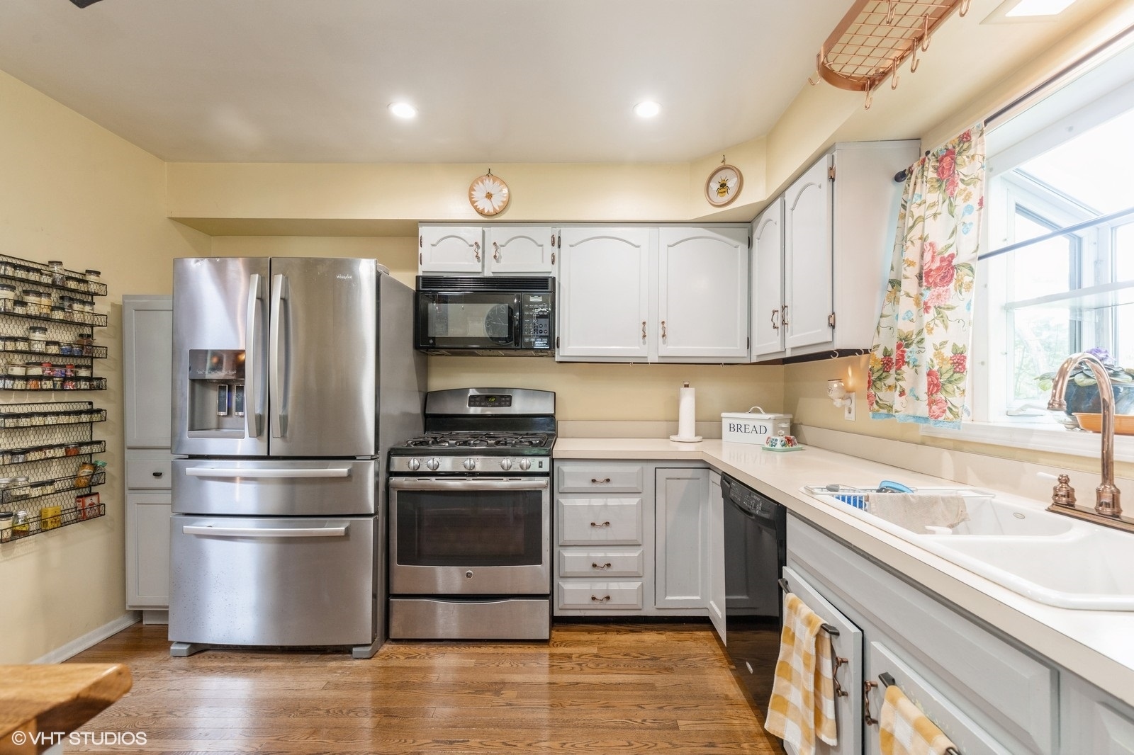 Crystal Lake, Illinois 60014, United States, 4 Bedrooms Bedrooms, ,2 BathroomsBathrooms,Residential,Contingent,185155