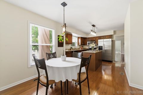 Tiny photo for 320 ESSEX Court, Aurora, IL 60504 (MLS # 12620326)