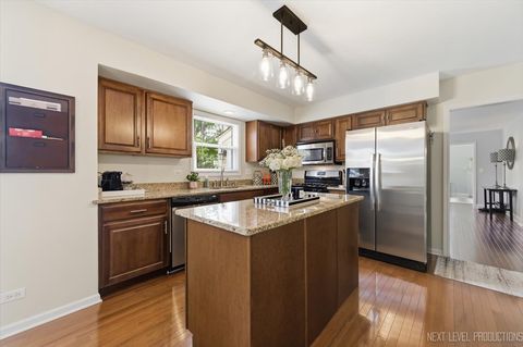 Tiny photo for 320 ESSEX Court, Aurora, IL 60504 (MLS # 12620326)