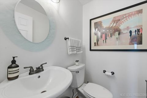 Tiny photo for 320 ESSEX Court, Aurora, IL 60504 (MLS # 12620326)