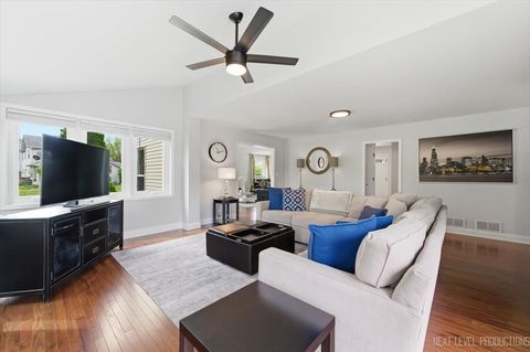 Tiny photo for 320 ESSEX Court, Aurora, IL 60504 (MLS # 12620326)