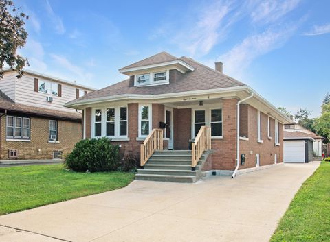 Photo of 819 Oakland Avenue, Joliet, IL 60435 (MLS # 12474304)