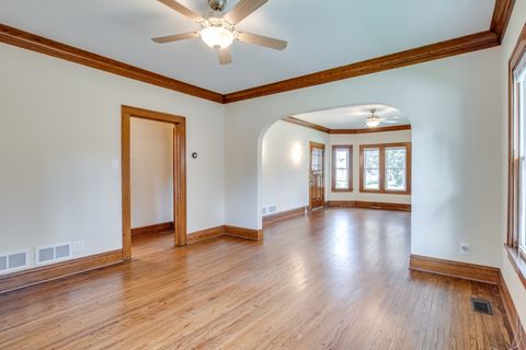 Tiny photo for 819 Oakland Avenue, Joliet, IL 60435 (MLS # 12474304)