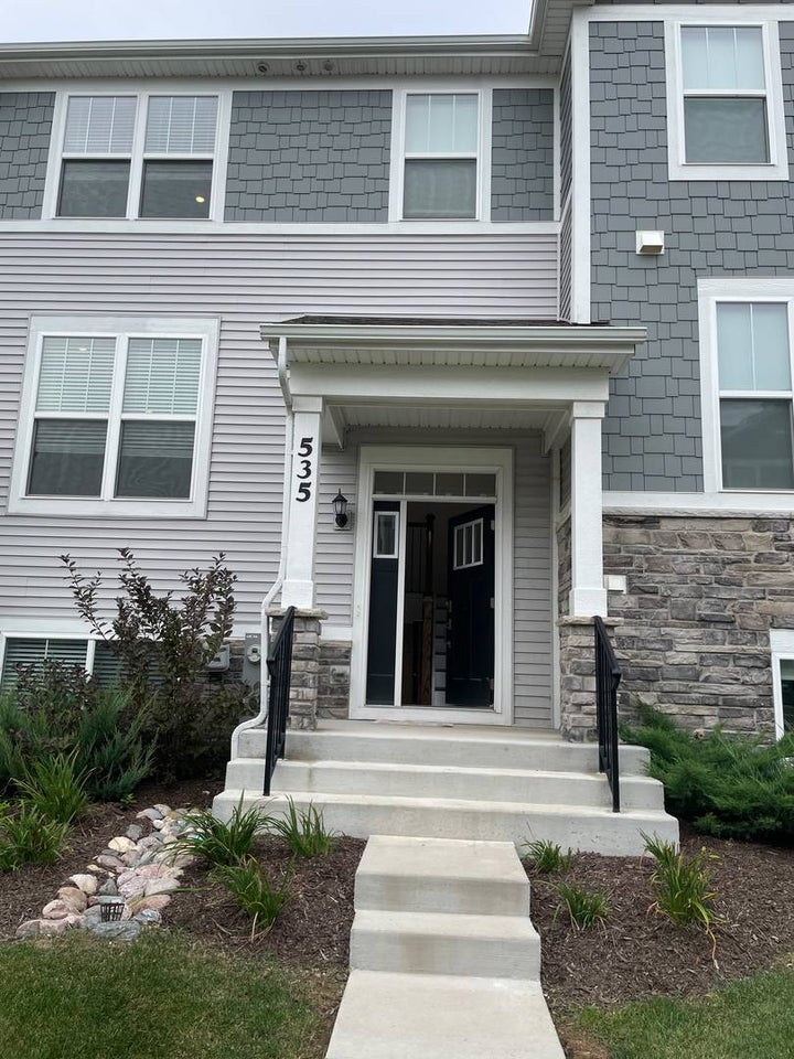 Photo 1 of 21 — 535 Wolverine Drive, Aurora, IL 60502