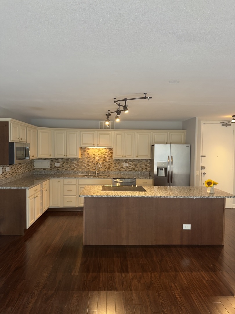 340 W DIVERSEY Parkway 420