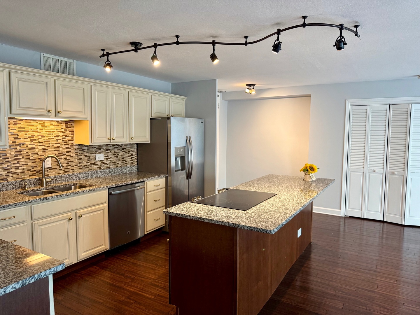 340 W DIVERSEY Parkway 420