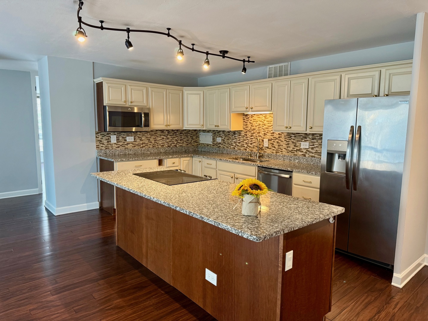 340 W DIVERSEY Parkway 420
