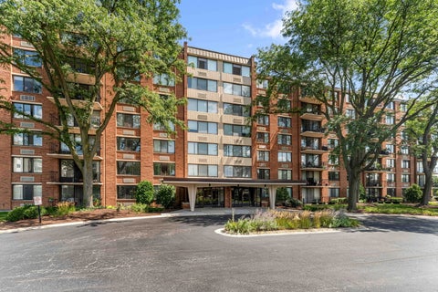 Tiny photo for 2000 Saint Regis Drive #7D, Lombard, IL 60148 (MLS # 12743908)
