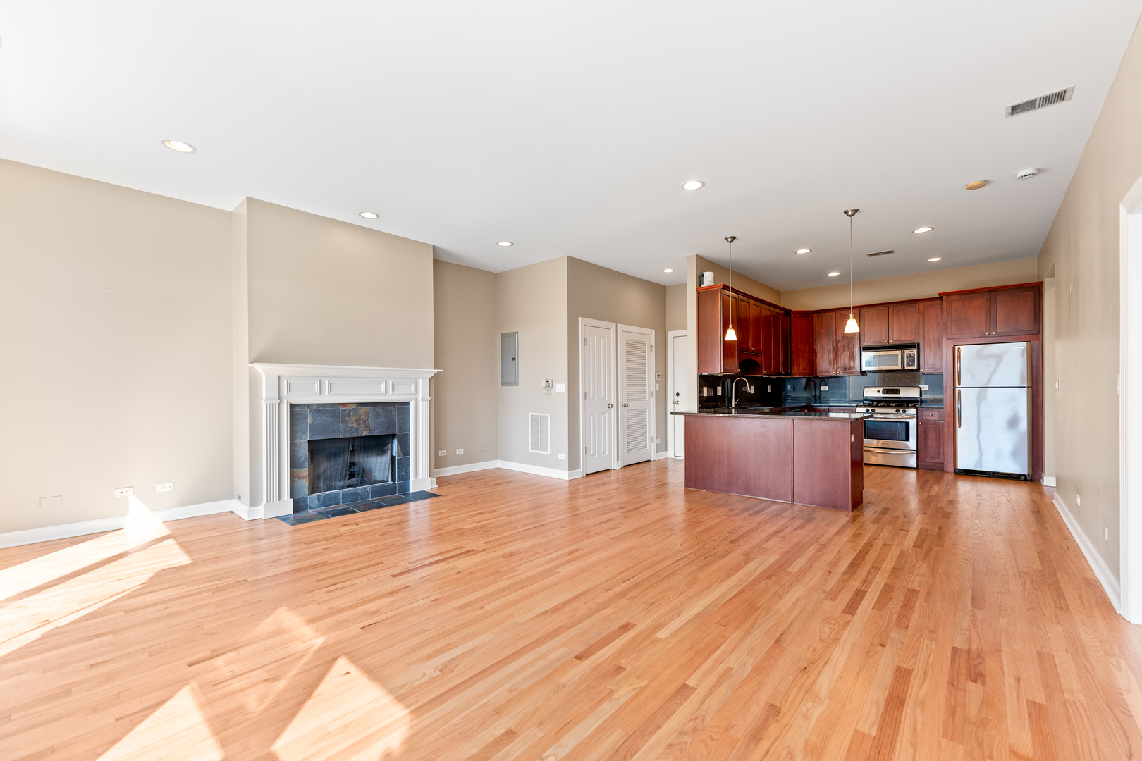4603 N RACINE Avenue 403