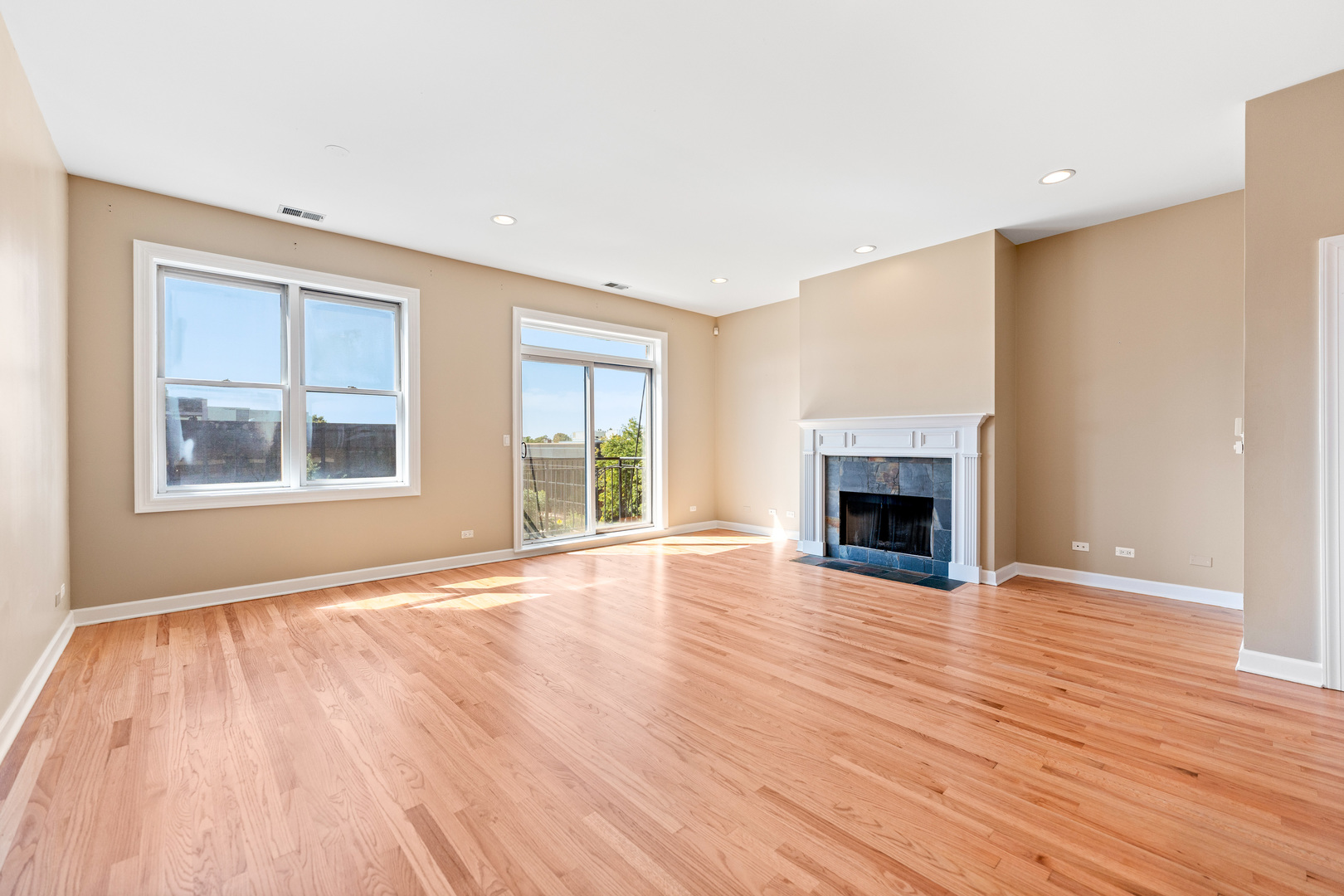 4603 N RACINE Avenue 403