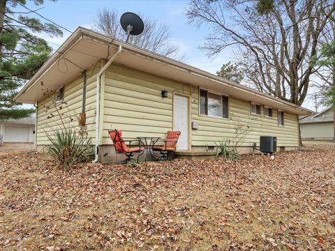 Tiny photo for 520 S 6th Street, Herrin, IL 62948 (MLS # 100000076)