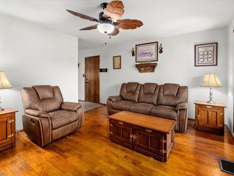 Tiny photo for 520 S 6th Street, Herrin, IL 62948 (MLS # 100000076)