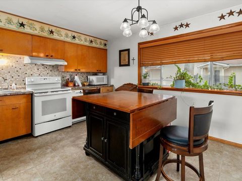 Tiny photo for 520 S 6th Street, Herrin, IL 62948 (MLS # 100000076)