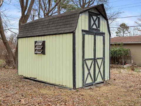 Tiny photo for 520 S 6th Street, Herrin, IL 62948 (MLS # 100000076)