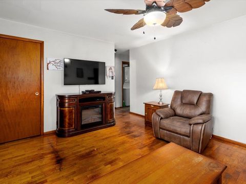 Tiny photo for 520 S 6th Street, Herrin, IL 62948 (MLS # 100000076)