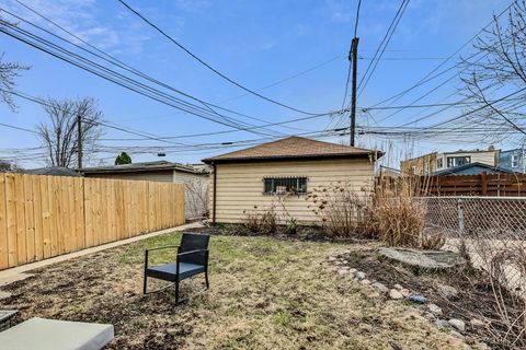 Tiny photo for 3330 W Hutchinson Street #3, Chicago, IL 60618 (MLS # 12524492)