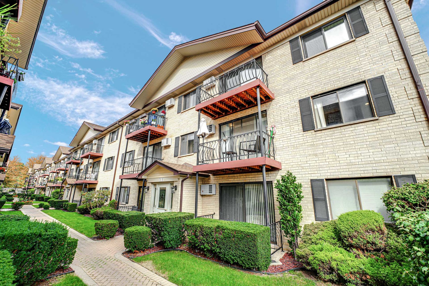 5159 N East River Road 212