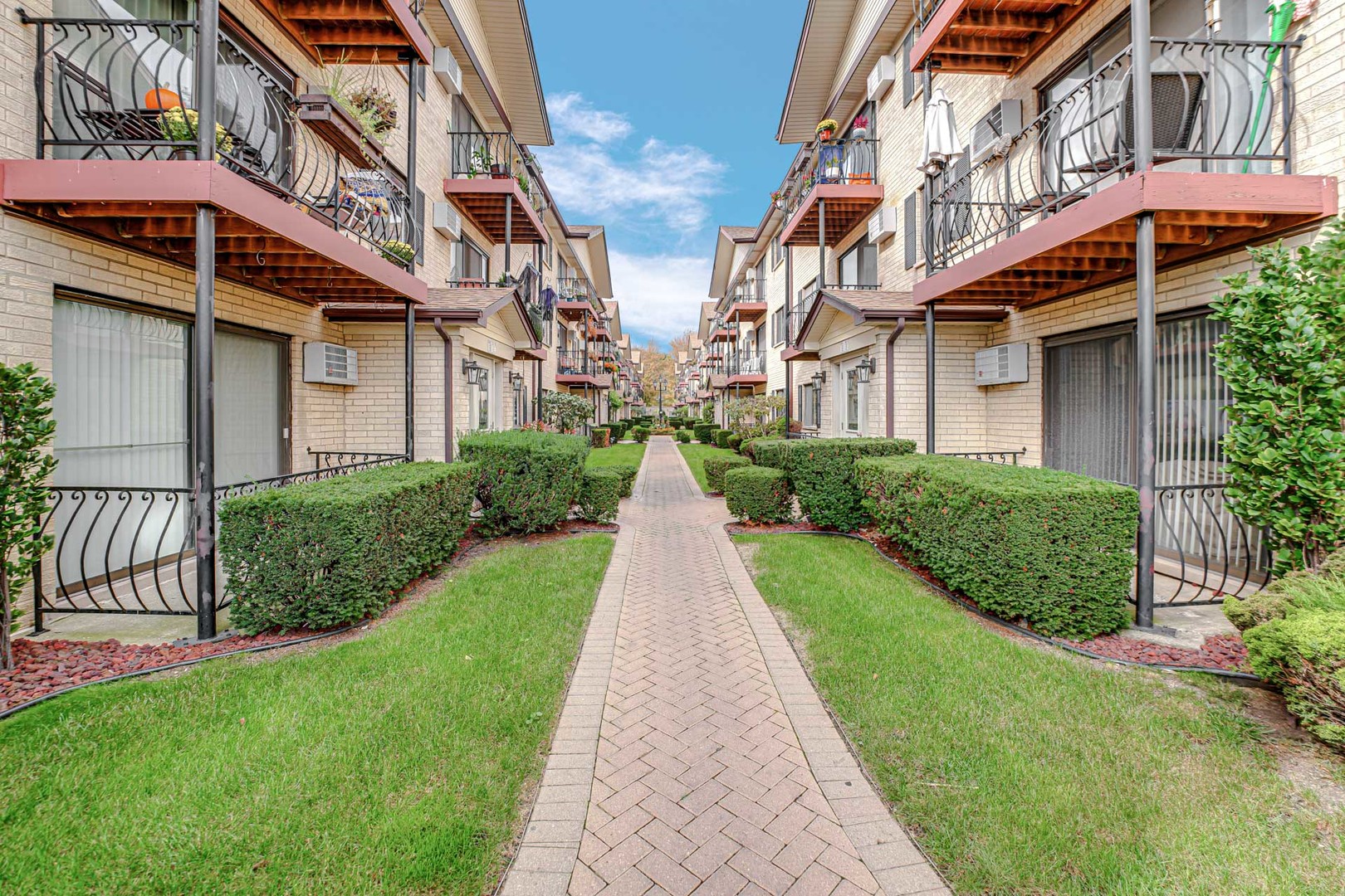 5159 N East River Road 212