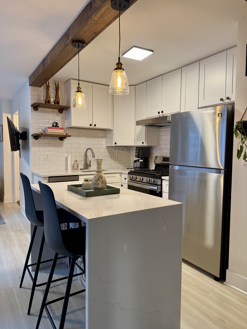 850 N Dewitt Place 7F