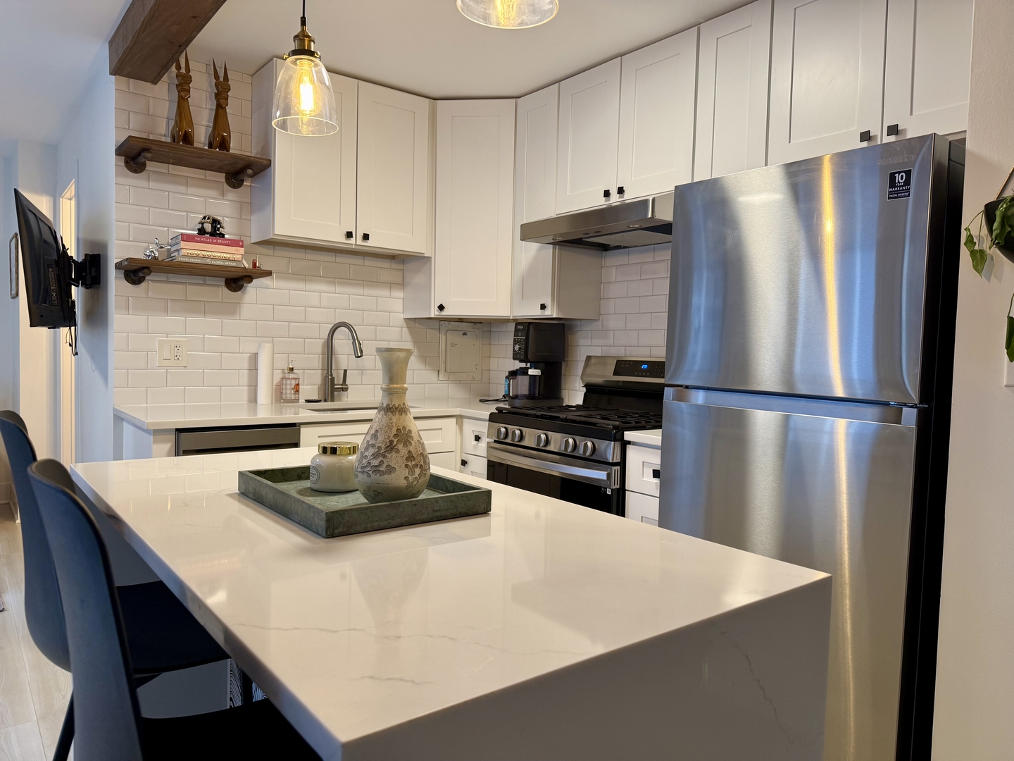 850 N Dewitt Place 7F