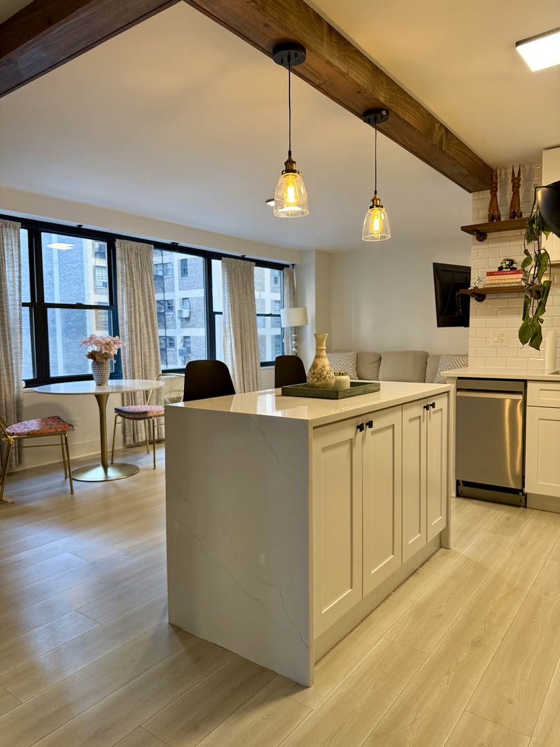 850 N Dewitt Place 7F