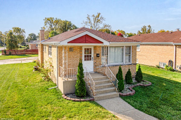 5101 W 83RD ST, BURBANK, IL 60459 - Image 1102c97ae8f19c7d7fdcbf57a4e504fd/4062180714