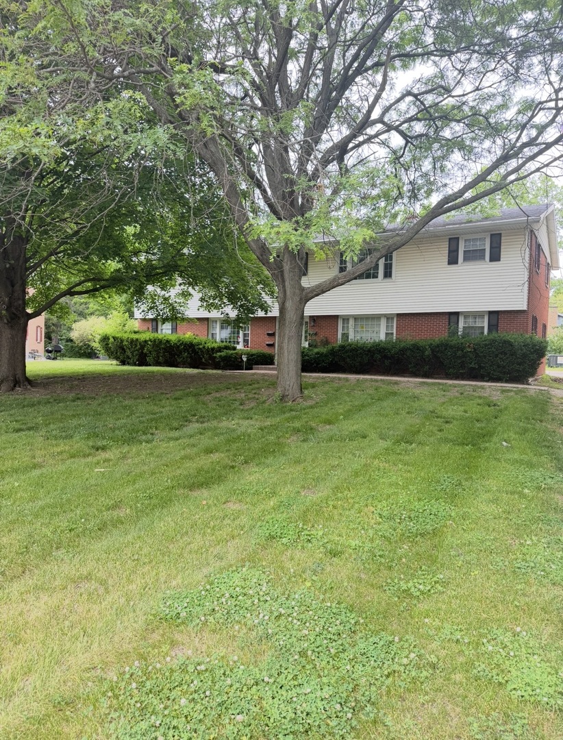 120 CAROLINE Court