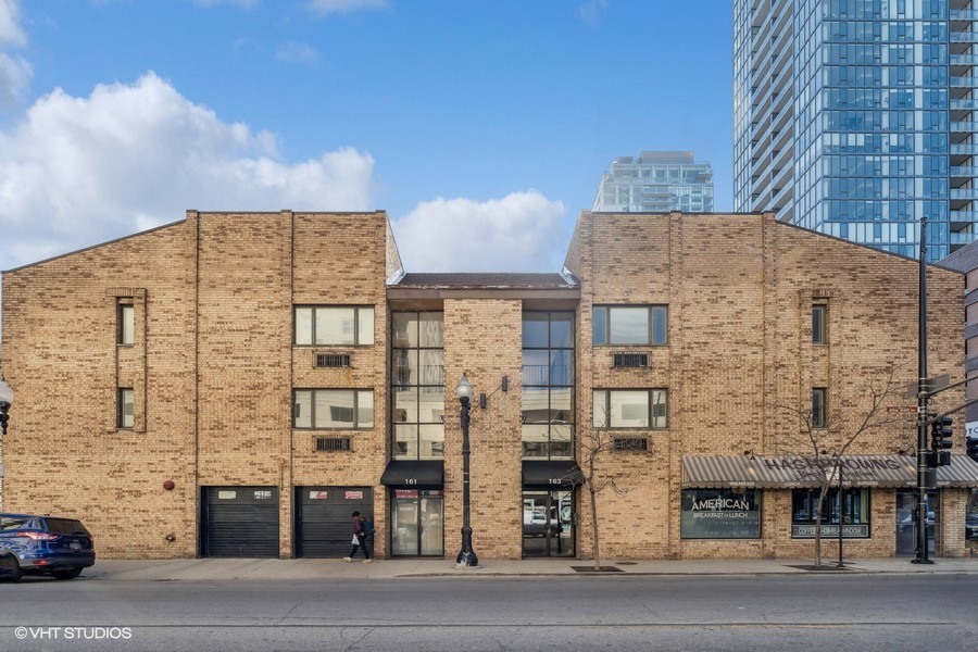 163 W Division Street