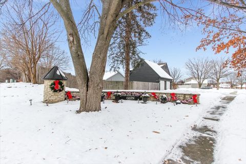 Tiny photo for 900 Glenmore Lane, Elgin, IL 60124 (MLS # 12520631)