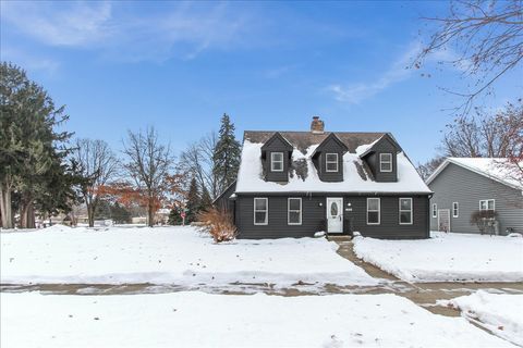 Photo of 900 Glenmore Lane, Elgin, IL 60124 (MLS # 12520631)