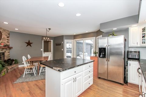 Tiny photo for 900 Glenmore Lane, Elgin, IL 60124 (MLS # 12520631)