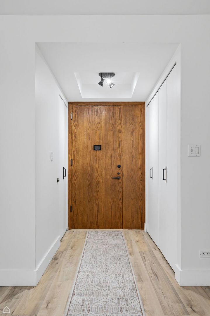 40 E Delaware Place 1204