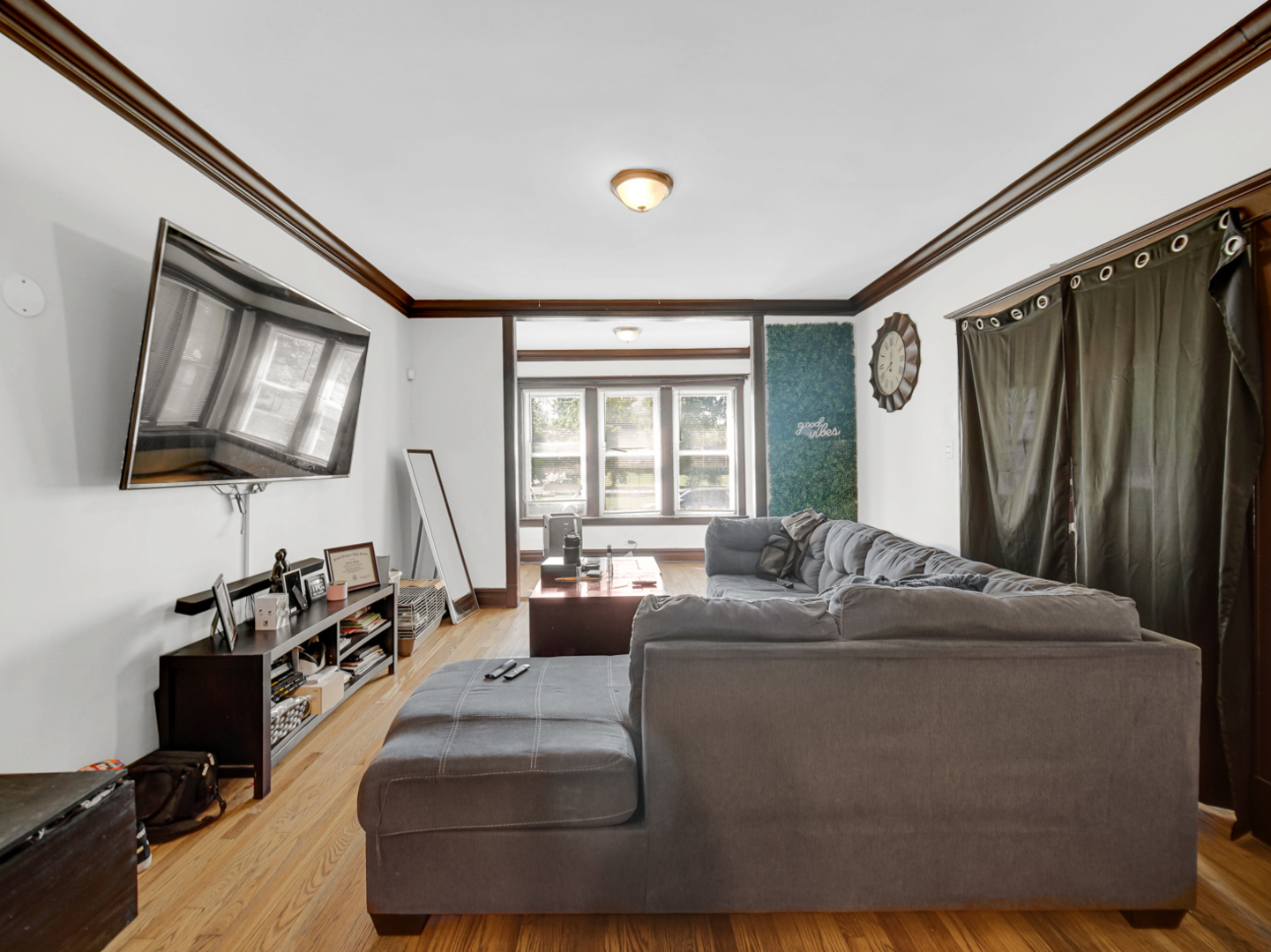 708 W 61st Place