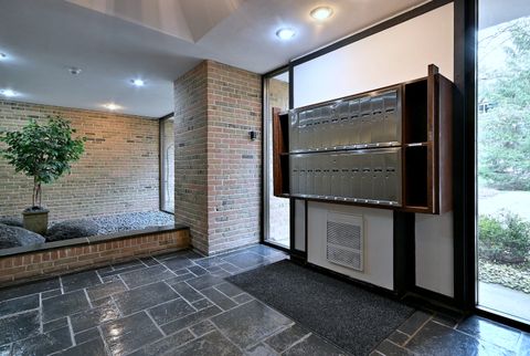 Tiny photo for 360 Claymoor Avenue #2E, Hinsdale, IL 60521 (MLS # 12642905)