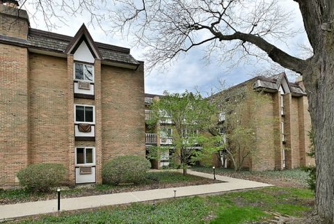 Tiny photo for 360 Claymoor Avenue #2E, Hinsdale, IL 60521 (MLS # 12642905)