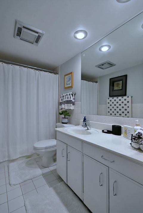 Tiny photo for 360 Claymoor Avenue #2E, Hinsdale, IL 60521 (MLS # 12642905)