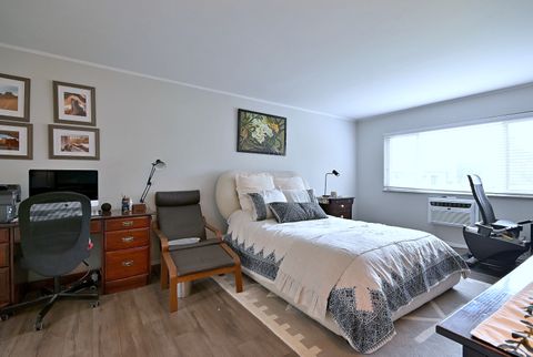 Tiny photo for 360 Claymoor Avenue #2E, Hinsdale, IL 60521 (MLS # 12642905)