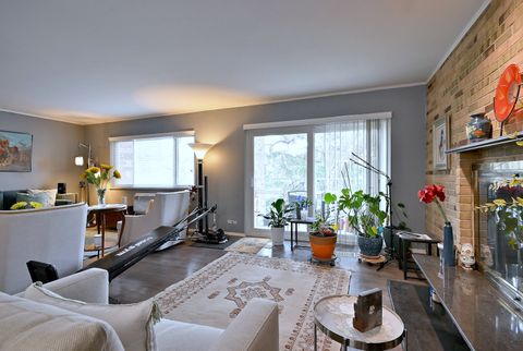 Tiny photo for 360 Claymoor Avenue #2E, Hinsdale, IL 60521 (MLS # 12642905)