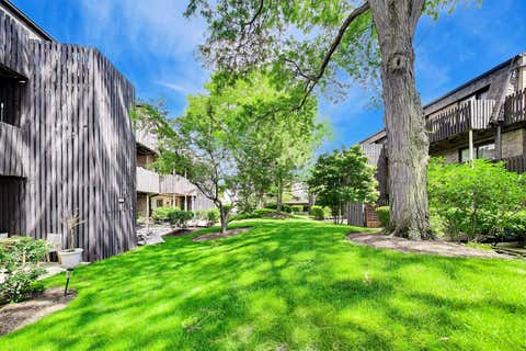 Tiny photo for 1714 Northfield Square Sq #B, Northfield, IL 60093 (MLS # 12693218)